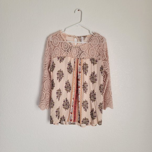 Xhilaration Floral Blouse With Crocheted Sleeves Size XL - Picture 10 of 16